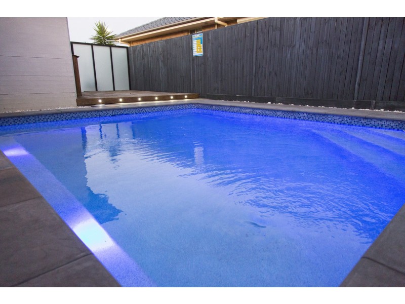 42 Bataan Circuit, Bateau Bay NSW 2261