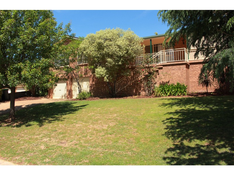 12 Anderson Avenue, Young NSW 2594