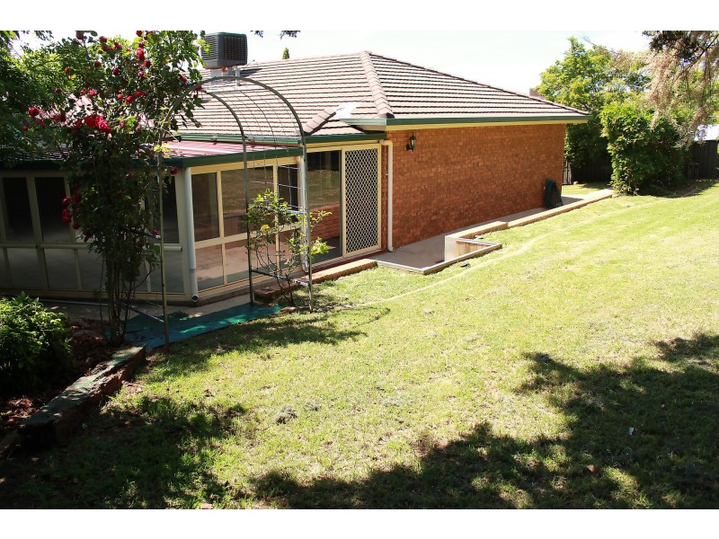 12 Anderson Avenue, Young NSW 2594