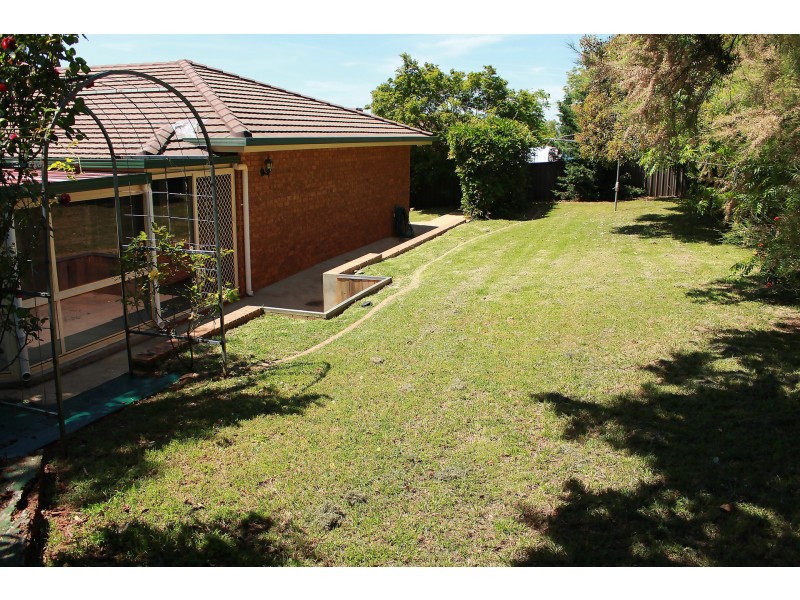 12 Anderson Avenue, Young NSW 2594