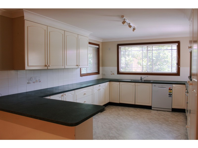 12 Anderson Avenue, Young NSW 2594