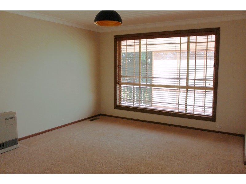 12 Anderson Avenue, Young NSW 2594