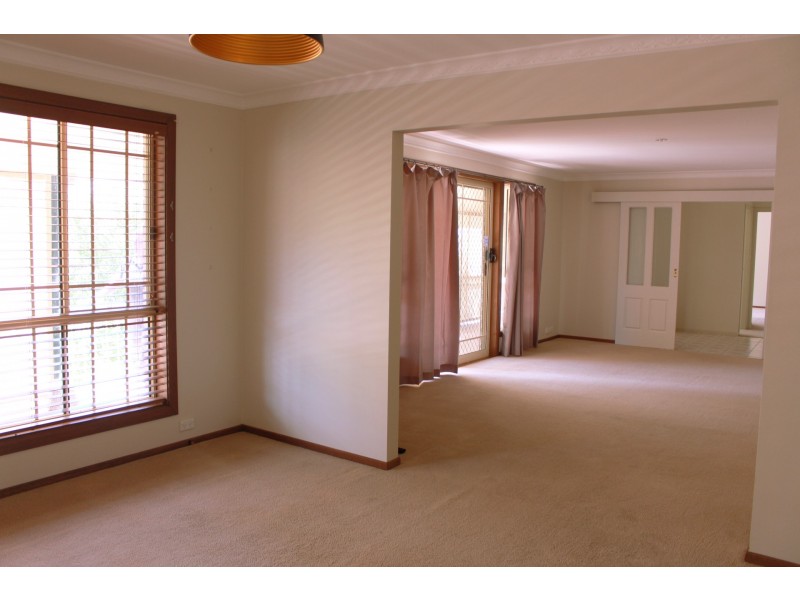 12 Anderson Avenue, Young NSW 2594