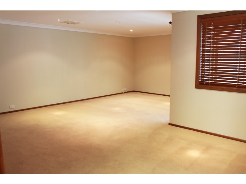 12 Anderson Avenue, Young NSW 2594