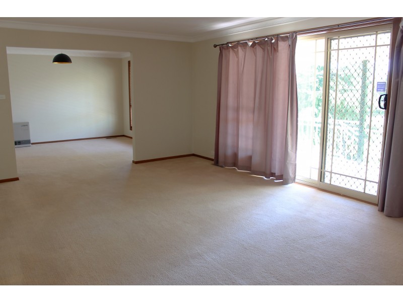 12 Anderson Avenue, Young NSW 2594