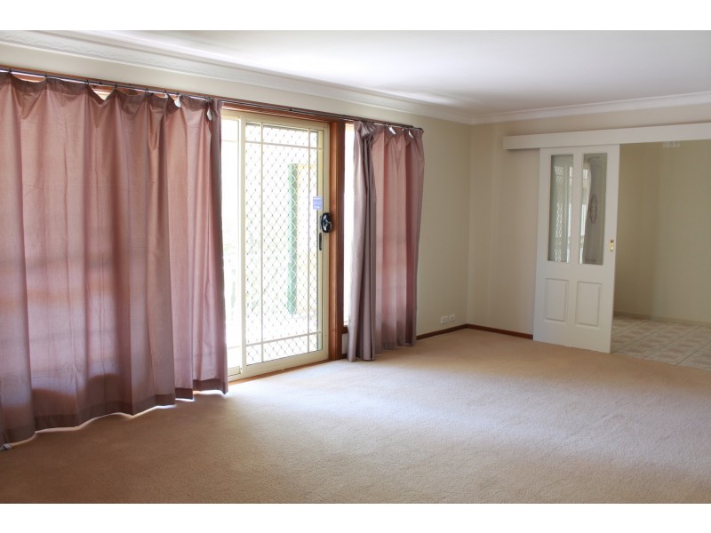 12 Anderson Avenue, Young NSW 2594