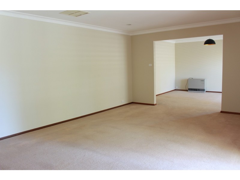12 Anderson Avenue, Young NSW 2594