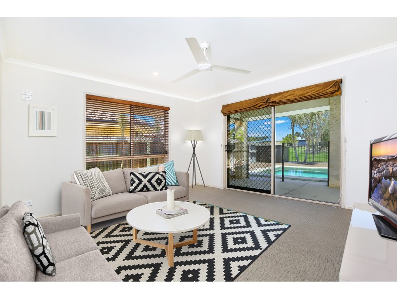 11 Water Side Place, Little Mountain QLD 4551