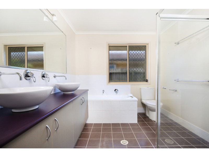 11 Water Side Place, Little Mountain QLD 4551