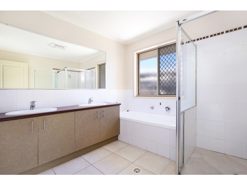 11 Water Side Place, Little Mountain QLD 4551