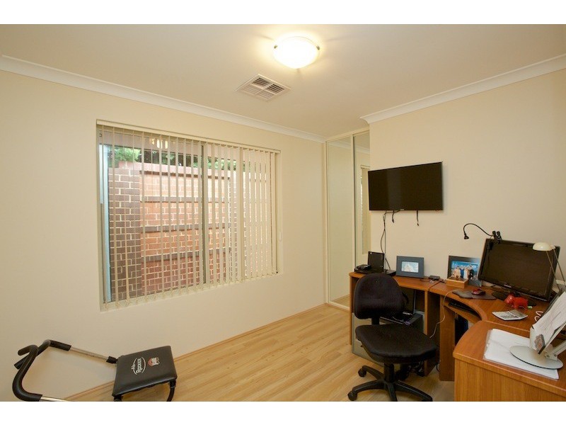 1 Sapium Way, Woodvale WA 6026