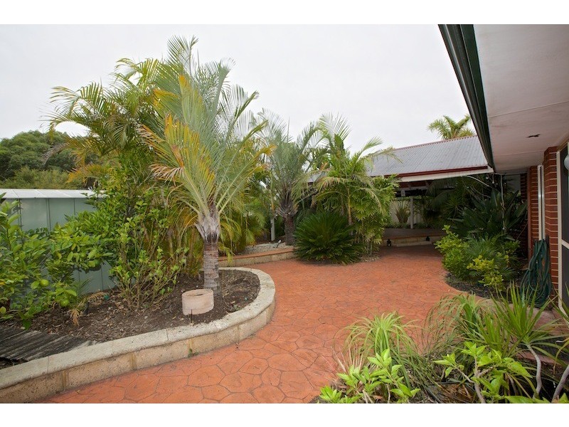 1 Sapium Way, Woodvale WA 6026