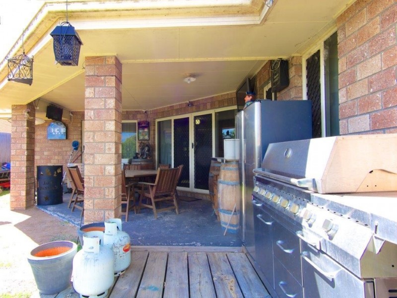 5 Banksia Court, Lowood QLD 4311