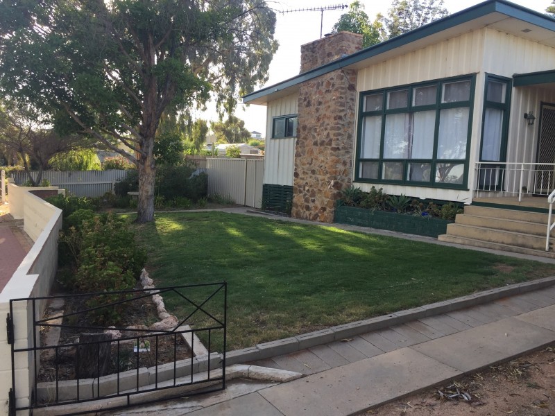 15 Railway Terrace, Paringa SA 5340