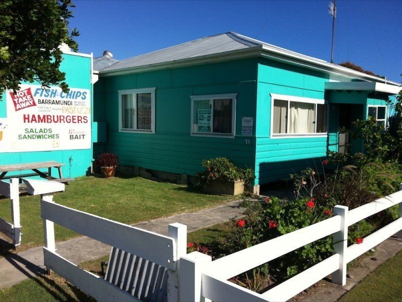 73 Bay Rd, Blue Bay NSW 2261