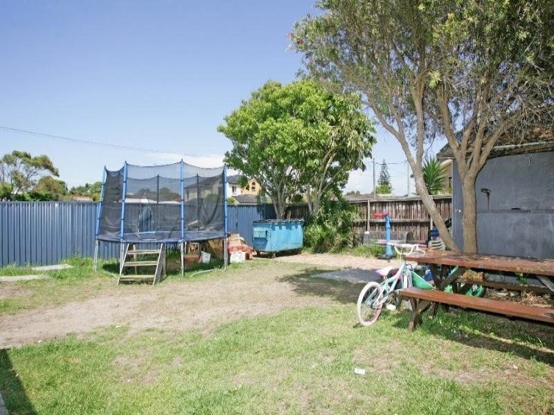 73 Bay Rd, Blue Bay NSW 2261