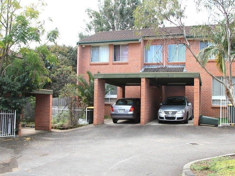 27/6 Jacquinot Place, Glenfield NSW 2167