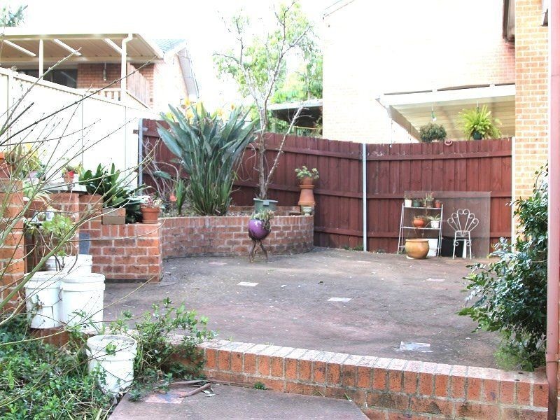 27/6 Jacquinot Place, Glenfield NSW 2167