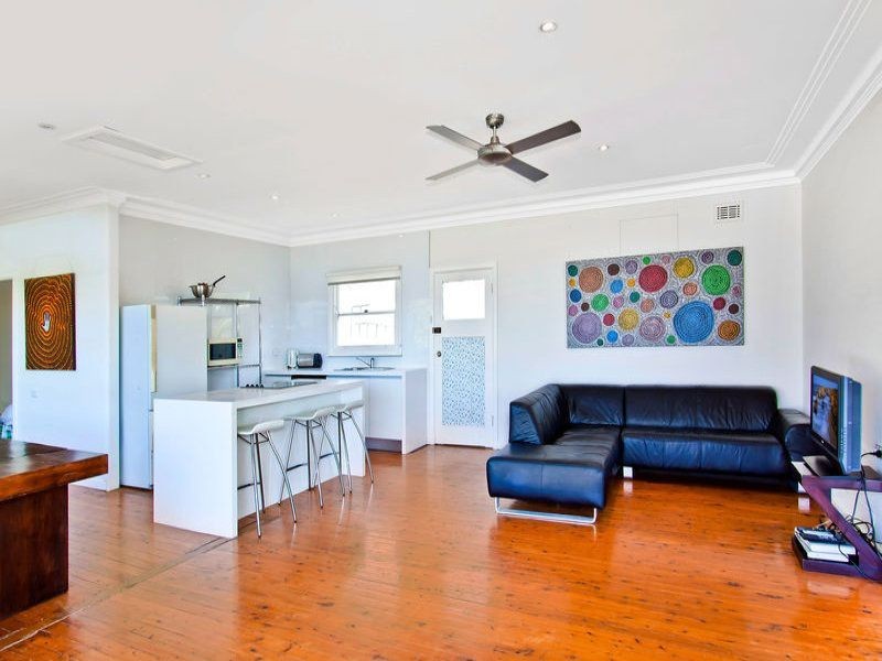 2 Austral Ave, Avoca Beach NSW 2251