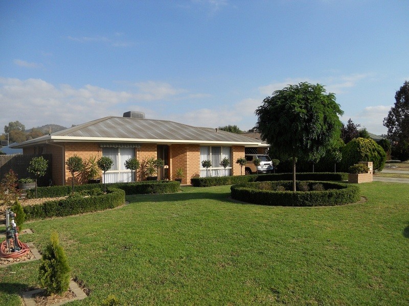 9 Stewart Court, Thurgoona NSW 2640