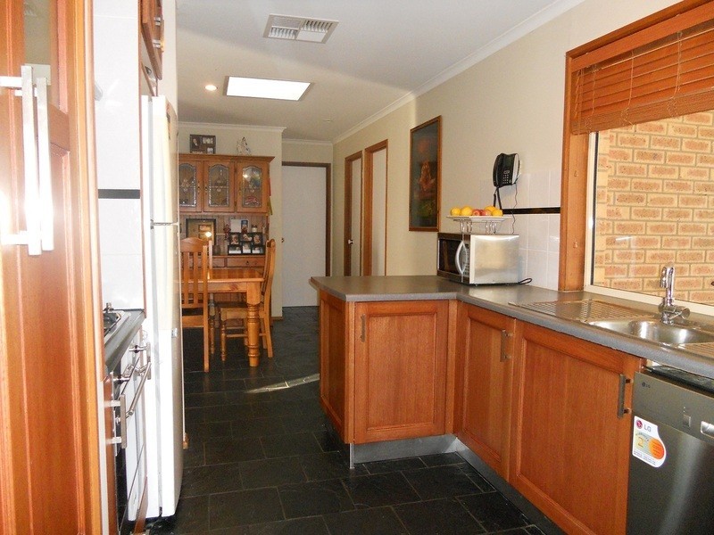 9 Stewart Court, Thurgoona NSW 2640