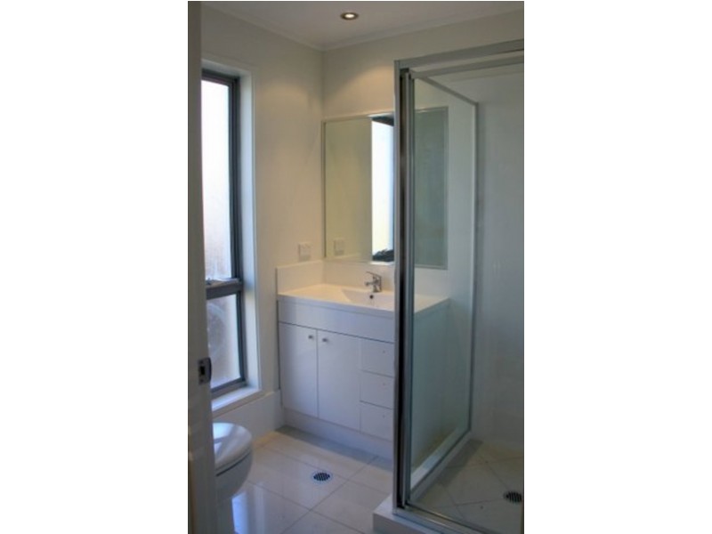 1/1 Eurella St, Pacific Pines QLD 4211