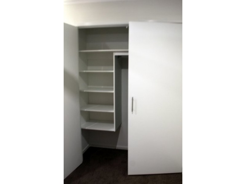 1/1 Eurella St, Pacific Pines QLD 4211