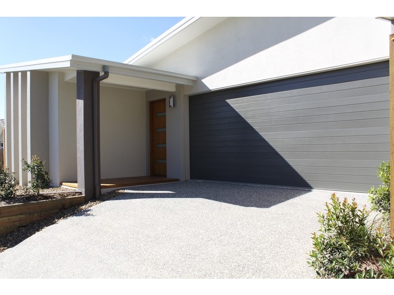 1/1 Eurella St, Pacific Pines QLD 4211