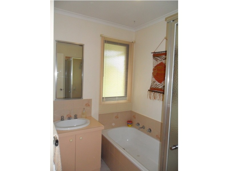 73 Shetland Street, Endeavour Hills VIC 3802