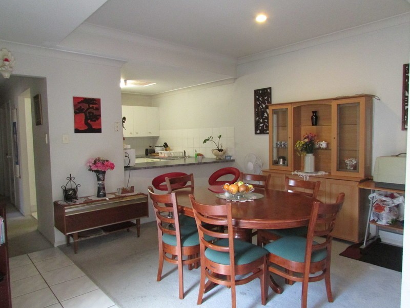 9 Lawrence Close, Robertson QLD 4109