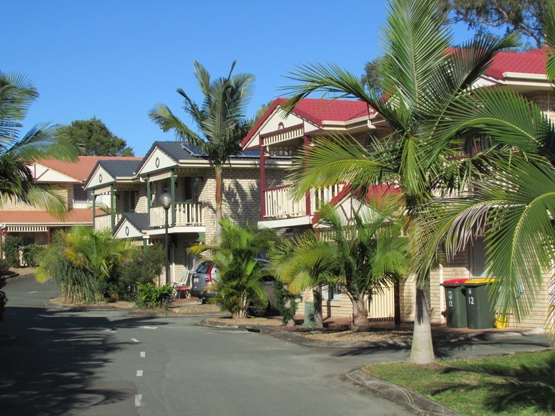 9 Lawrence Close, Robertson QLD 4109