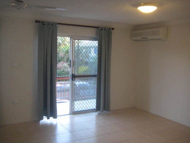 2/12 The Avenue, Hermit Park QLD 4812