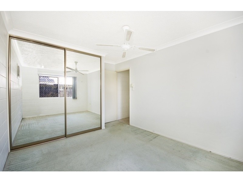 2/36 Henry Street, West End QLD 4810