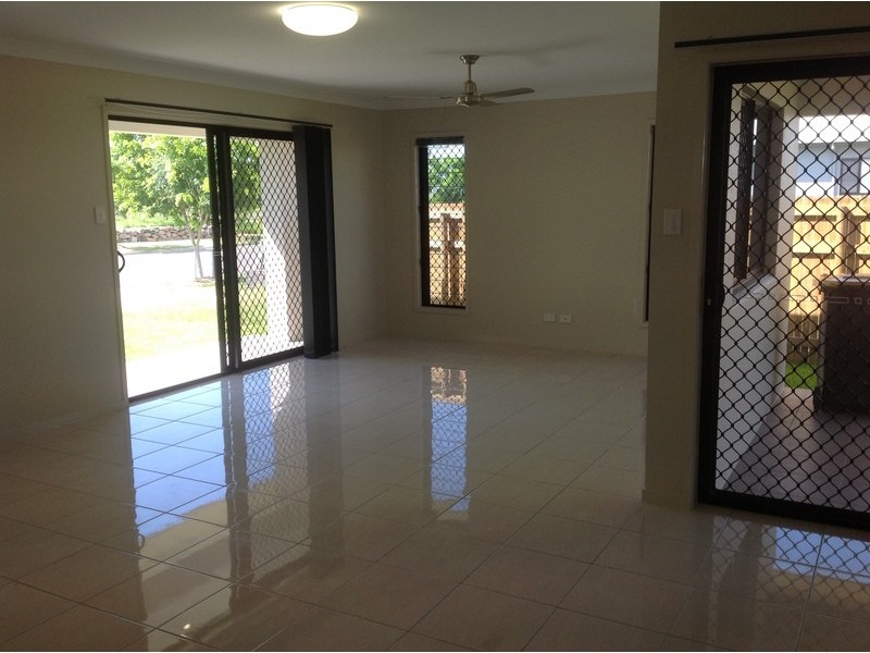 5 Sanctum Boulevard, Mount Low QLD 4818