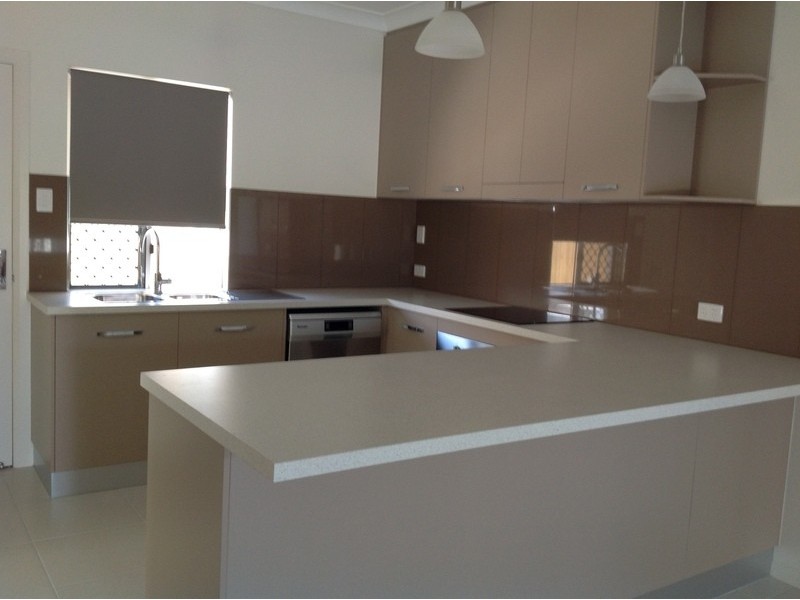 2/114 Eyre Street, North Ward QLD 4810