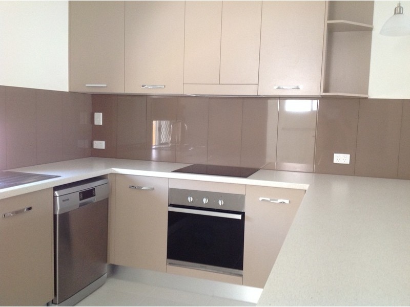 2/114 Eyre Street, North Ward QLD 4810