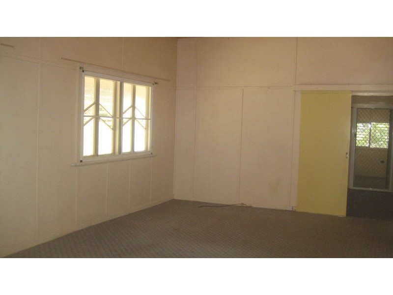 12 SIXTH AVENUE, South Townsville QLD 4810