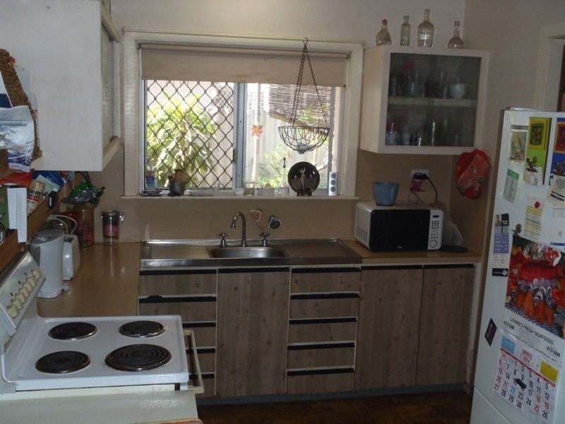 8 Davies Street, Mount Louisa QLD 4814