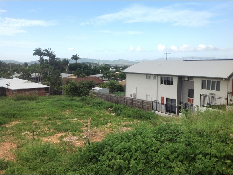 13 Glasgow Avenue, Mount Louisa QLD 4814