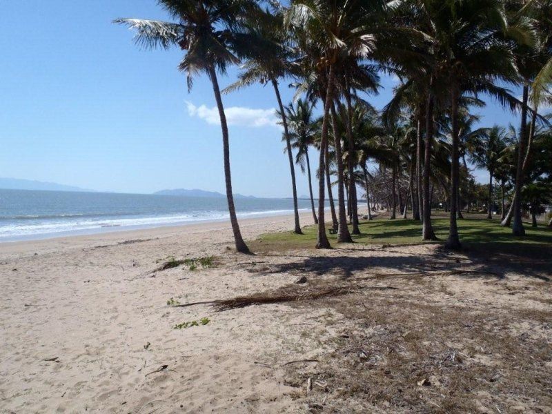 31 Lagoon St, Saunders Beach QLD 4818