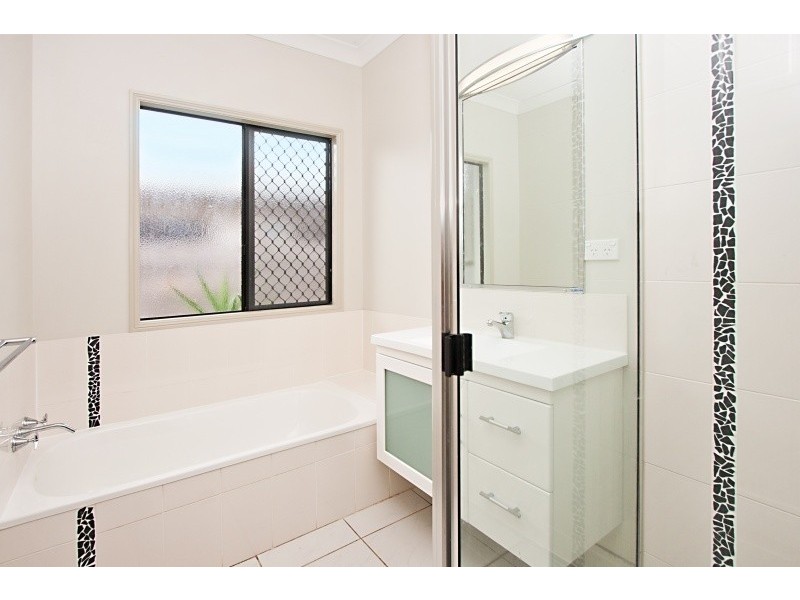 26 Kinnardy Street, Burdell QLD 4818