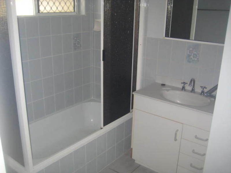 8 Leila Avenue, Rasmussen QLD 4815