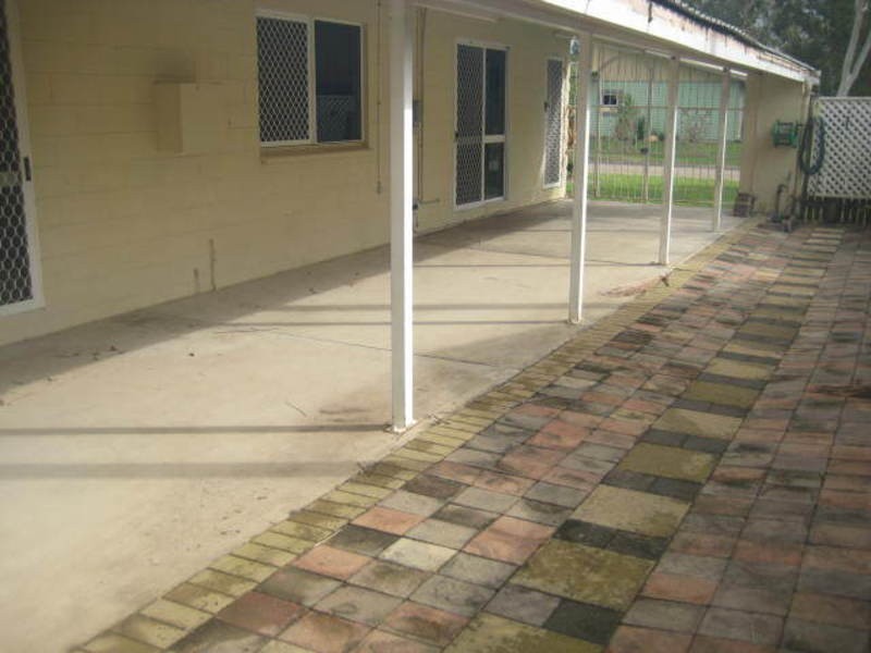 8 Leila Avenue, Rasmussen QLD 4815