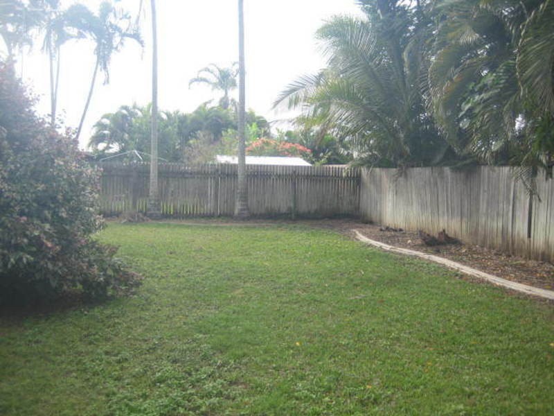 8 Leila Avenue, Rasmussen QLD 4815