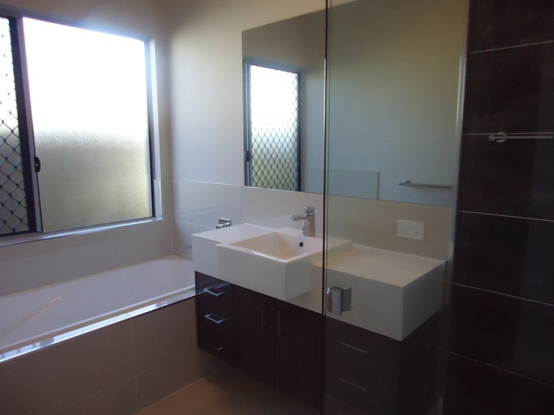 16 Izaro Circuit, Burdell QLD 4818