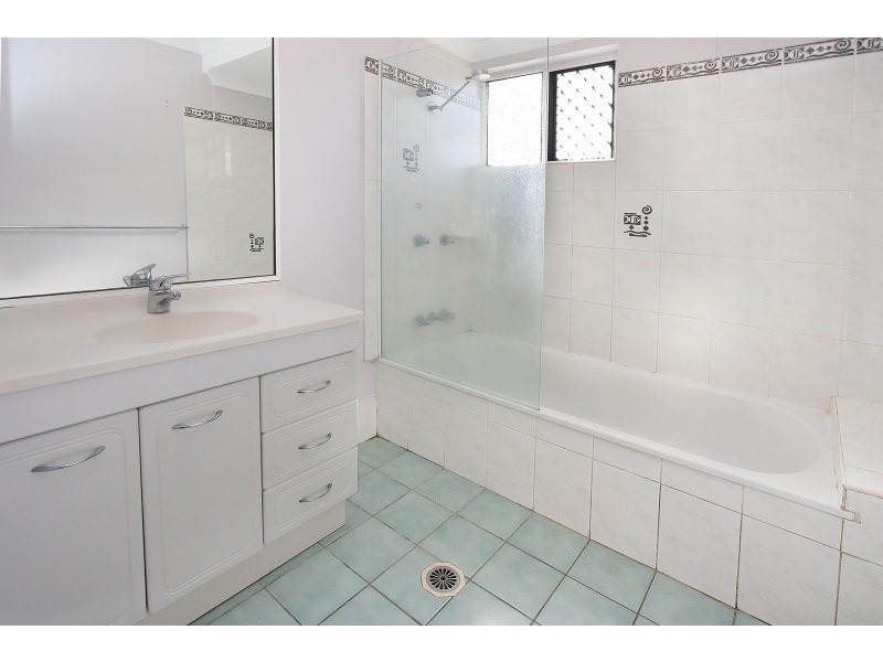 8 Eileen Court, Kelso QLD 4815