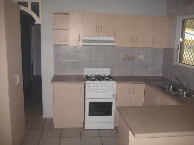 8 Leila Avenue, Rasmussen QLD 4815