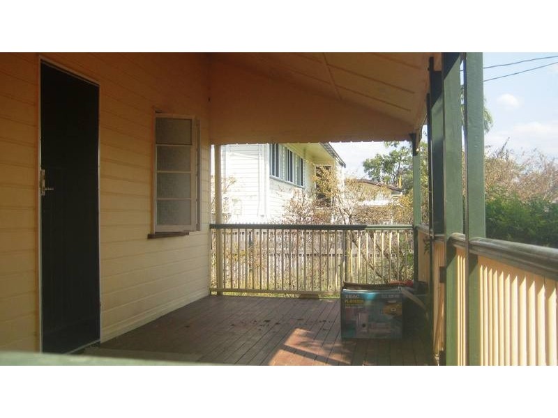 8 Sixth Avenue, Railway Estate QLD 4810