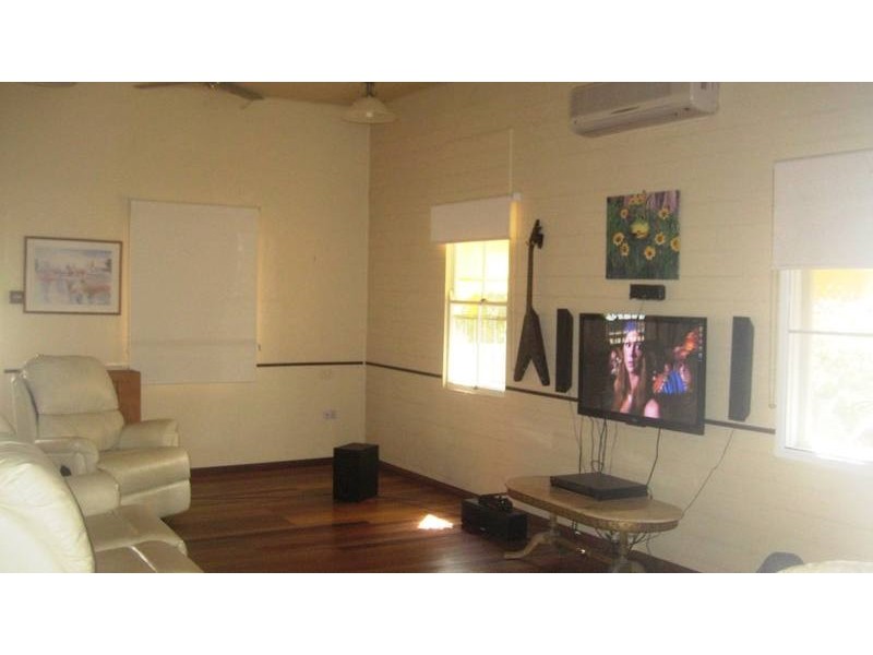 8 Sixth Avenue, Railway Estate QLD 4810