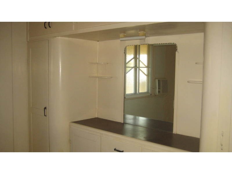 12 Sixth Avenue, Railway Estate QLD 4810